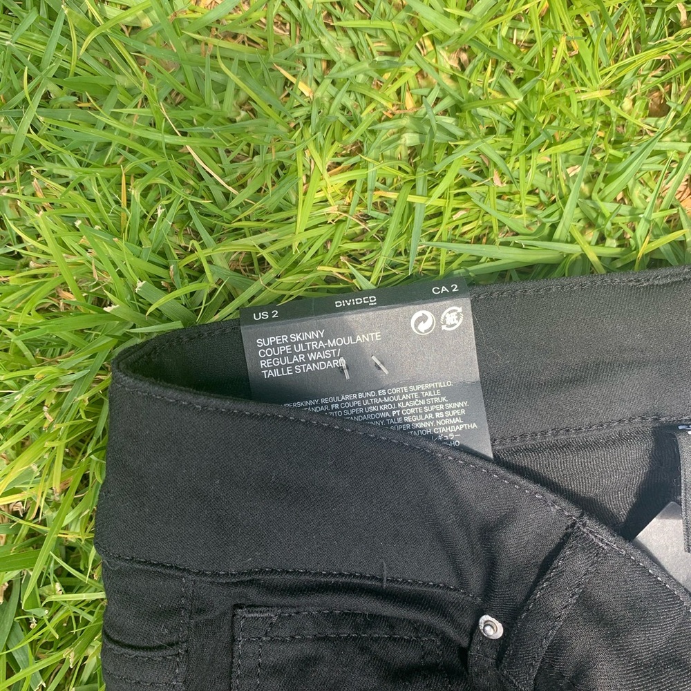 black mid rise jeans